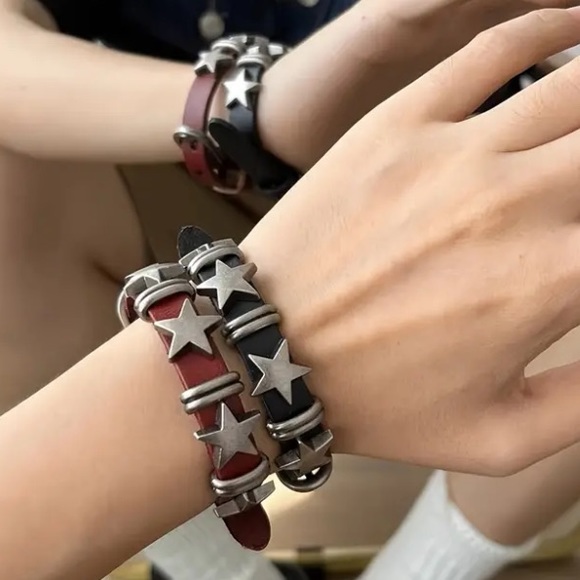 Red Leather & Silver Stars Bracelet - Picture 4 of 11